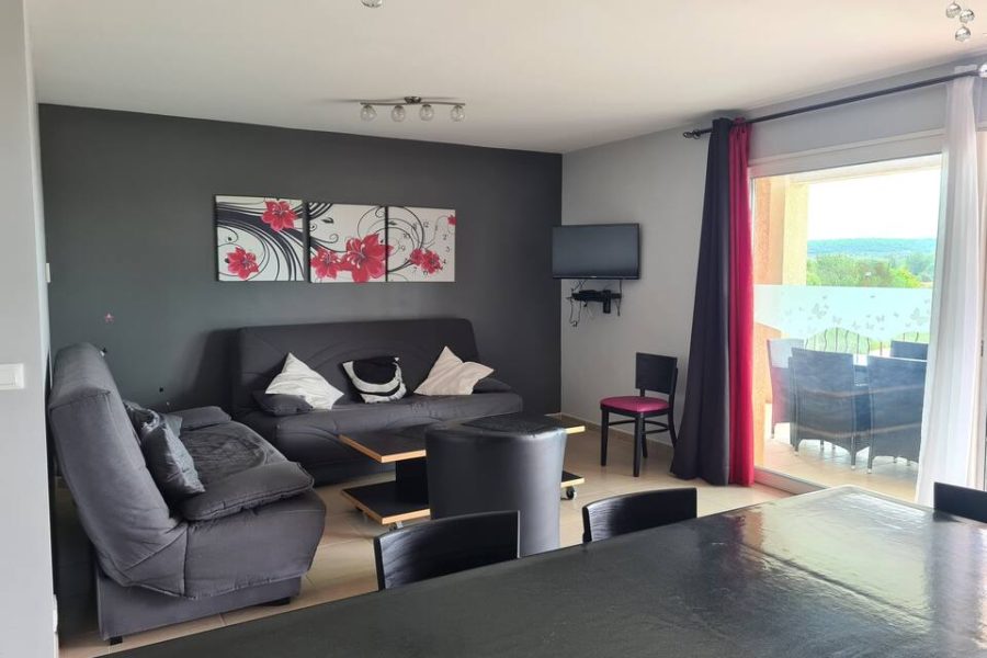 Le salon avec espace repas